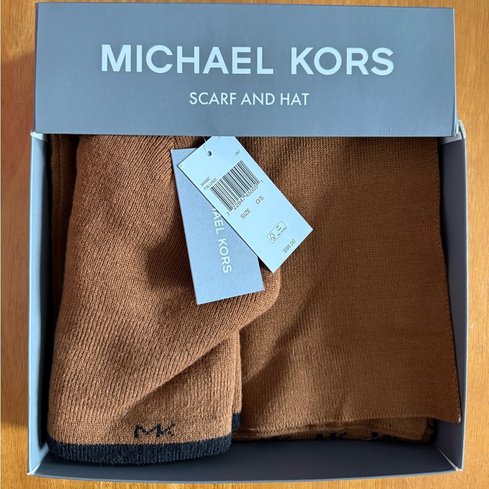 New In Box, With Tags, Women’s Reversible Michael Kors Hat & Scarf Set
